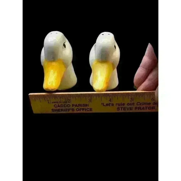 Vintage White Ceramic Cute, Quirky Duck Head Salt And Pepper Shakers - Picture 12 of 13